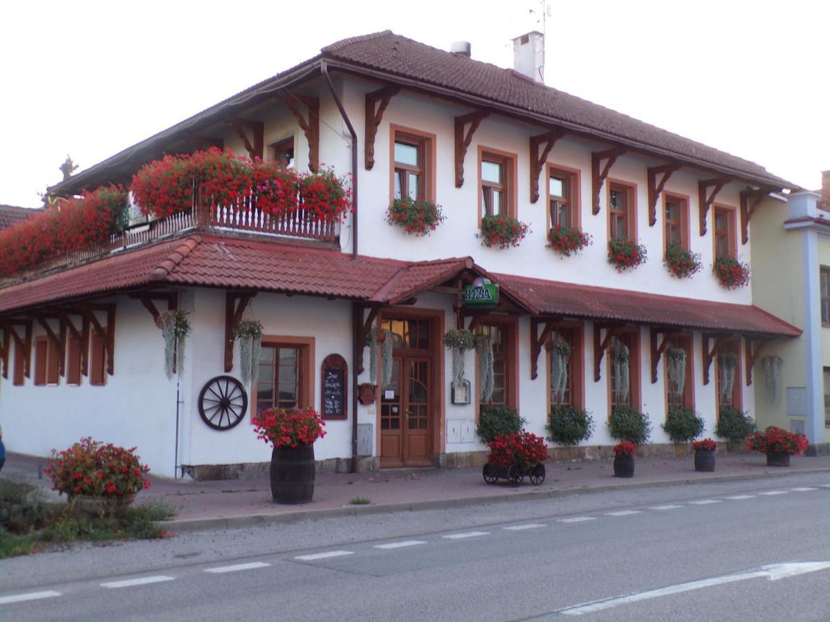 Penzion Restaurace U Helferu Libun Exterior photo