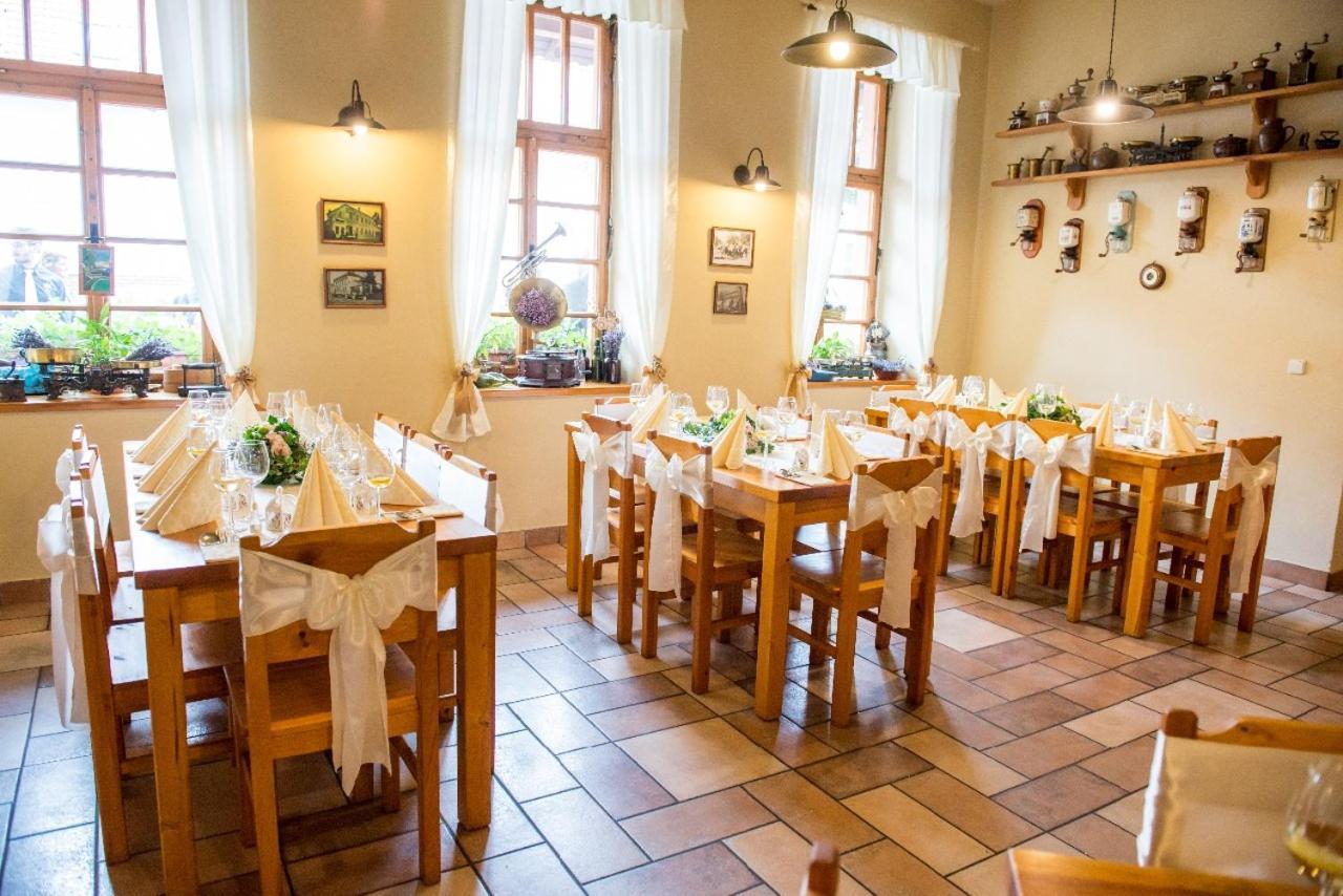 Penzion Restaurace U Helferu Libun Exterior photo